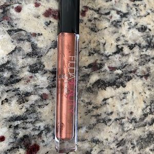 HUDA BEAUTY LIP STROBE “FOXY”